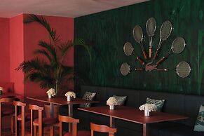 Le Meridien Beach Plaza