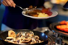 Crowne Plaza Surfers Paradise by IHG