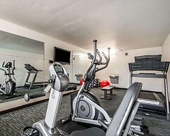 Econo Lodge Inn & Suites