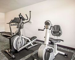 Econo Lodge Inn & Suites