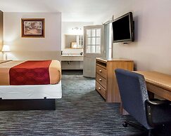 Econo Lodge Inn & Suites