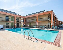 Econo Lodge Inn & Suites