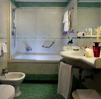 Marcella Royal Hotel - Rooftop Garden