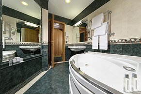 Marcella Royal Hotel - Rooftop Garden