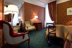 Marcella Royal Hotel - Rooftop Garden