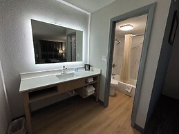 Travelodge by Wyndham Gainesville