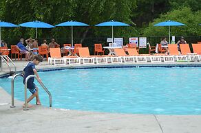 Country Cascades Waterpark Resort