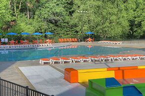 Country Cascades Waterpark Resort