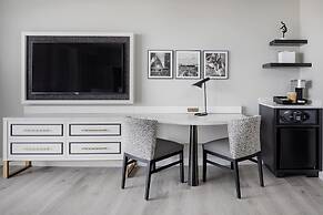 Cirque St. Armands Beachside