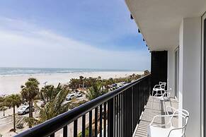 Cirque St. Armands Beachside