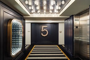 Cirque St. Armands Beachside