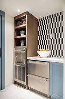 Cirque St. Armands Beachside