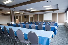 Highliner Hotel & Conference Centre