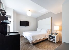 Holiday Inn Express Chicago - Magnificent Mile by IHG