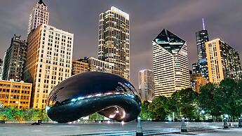 Holiday Inn Express Chicago - Magnificent Mile by IHG