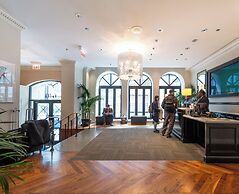 Holiday Inn Express Chicago - Magnificent Mile by IHG