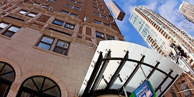 Holiday Inn Express Chicago - Magnificent Mile by IHG