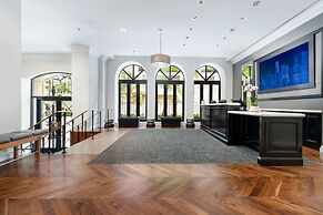 Holiday Inn Express Chicago - Magnificent Mile by IHG