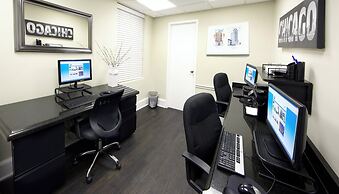 Holiday Inn Express Chicago - Magnificent Mile by IHG