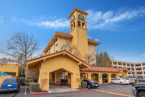 La Quinta Inn & Suites by Wyndham Seattle Sea-Tac Airport