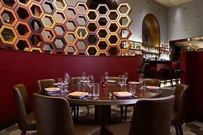 The Blackstone, Autograph Collection