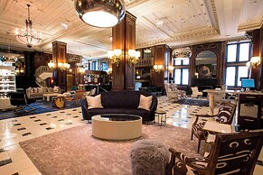 The Blackstone, Autograph Collection