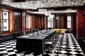 The Blackstone, Autograph Collection