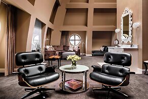 The Blackstone, Autograph Collection