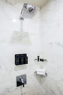 The Blackstone, Autograph Collection