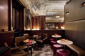 The Blackstone, Autograph Collection