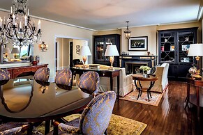 The Blackstone, Autograph Collection