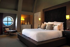 The Blackstone, Autograph Collection