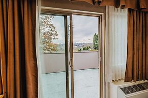 SureStay Plus by Best Western Coquitlam