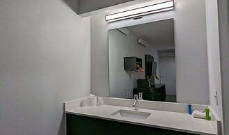 Motel 6 Nashua, NH - South