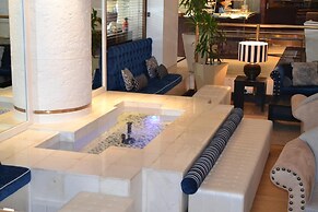 Peninsula All-Suite Hotel by Dream Resorts