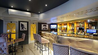 Peninsula All-Suite Hotel by Dream Resorts