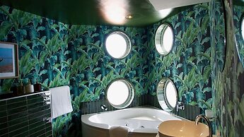 Peninsula All-Suite Hotel by Dream Resorts