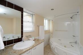 Peninsula All-Suite Hotel by Dream Resorts