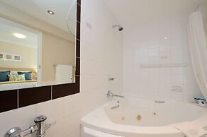 Peninsula All-Suite Hotel by Dream Resorts