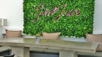 Peninsula All-Suite Hotel by Dream Resorts