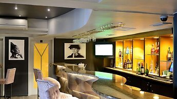 Peninsula All-Suite Hotel by Dream Resorts