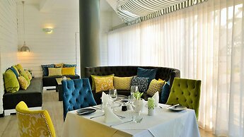 Peninsula All-Suite Hotel by Dream Resorts