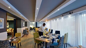 Peninsula All-Suite Hotel by Dream Resorts