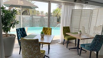 Peninsula All-Suite Hotel by Dream Resorts