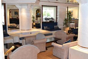 Peninsula All-Suite Hotel by Dream Resorts