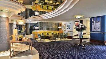 Peninsula All-Suite Hotel by Dream Resorts