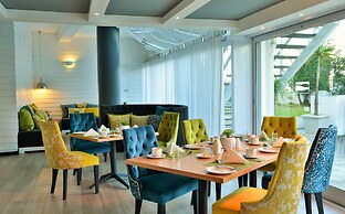 Peninsula All-Suite Hotel by Dream Resorts