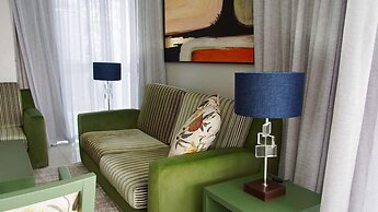 Peninsula All-Suite Hotel by Dream Resorts