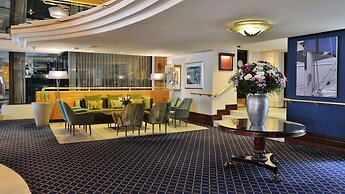 Peninsula All-Suite Hotel by Dream Resorts