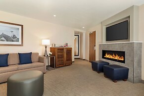 Delta Hotels by Marriott Helena Colonial